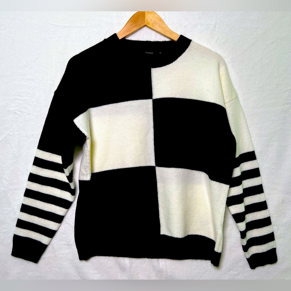 Forever 21 Black and White Pullover Sweater Women Size M